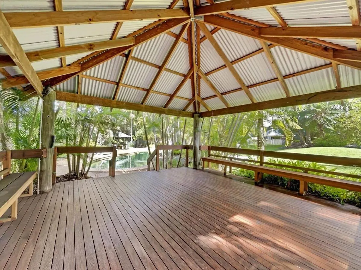Escape To Emerald Springs - Palm Trees & Pool Mooloolaba Holiday home