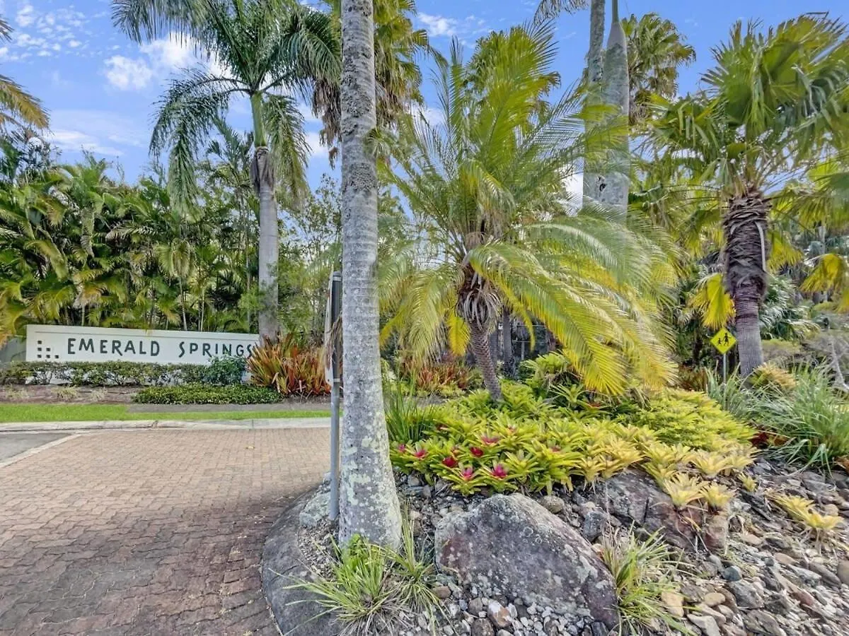 Escape To Emerald Springs - Palm Trees & Pool Mooloolaba 0*,  Australia